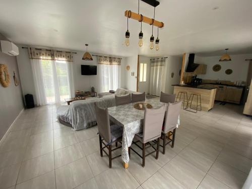 Allez-et-Cazeneuve House | Cozy Maison Ambiance - Relaxing Retreat with Family Amenities