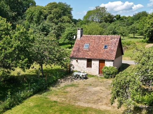 Champsecret House | Idyllic Retreat with Garden and Countryside Views in Champsecret