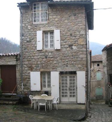 Asperjoc Apartment | Pet and Child-Friendly Retreat at Maison Antraigues sur Volane