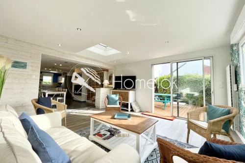 Larmor-Plage House | Beachside Bliss at Maison Archi Cocooning - Rated 9.3/10