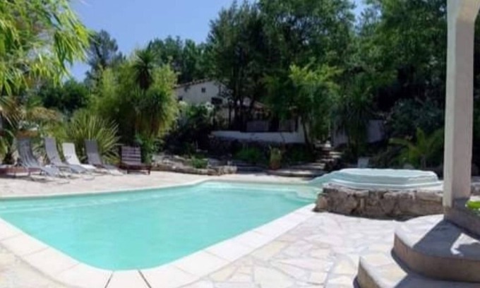 Neoules House | Unique Mexican-Style Maison: Family & Pet Friendly Stay