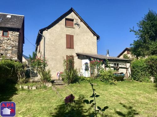 Audressein House | Tranquil Maison au Bord de l'Eau: Family-Friendly Oasis