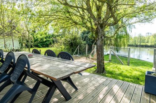 La Fleche House | Discover Maison au bord du Loir with Oceanfront Views