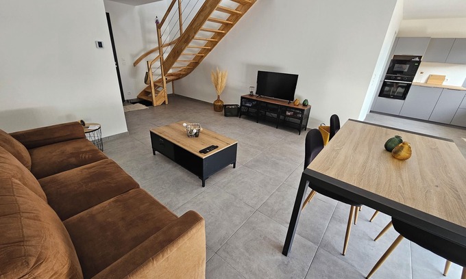 La Lande-de-Fronsac House | Comfortable Maison au Cœur des Vignes with Family Amenities