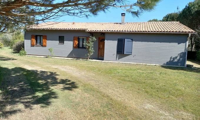 Sainte-Eulalie-en-Born Ski Chalet | Tranquil Retreat with Ocean Views and Pet-Friendly Amenities