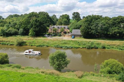 La Chapelle-de-Brain House | Peaceful Getaway for Families and Pet Lovers