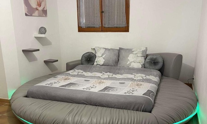 Fourques House | Tranquil Maison Near Arles with Hot Tub and Breakfast