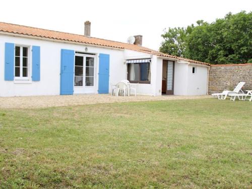 La Bree-les-Bains House | Peaceful Retreat Steps from the Beach in La Brée-les-Bains