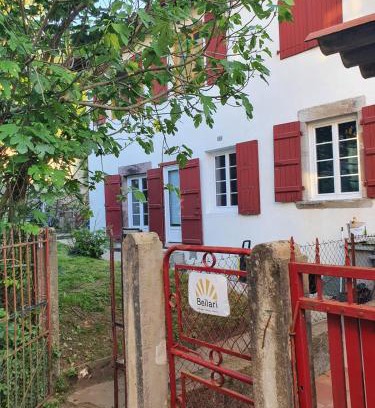 Saint-Jean-Pied-de-Port Apartment | Experience Maison au coeur de la rue pietonne: Pet Friendly Stay