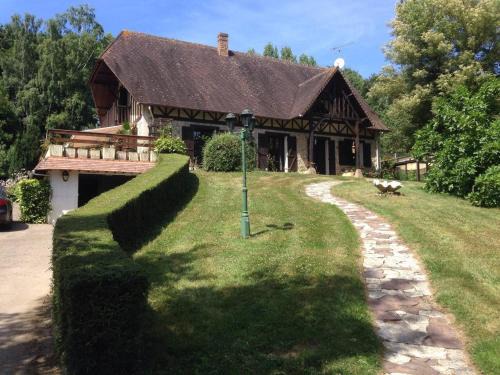 Saint-Pierre-de-Bailleul House | Tranquil Country Retreat with Family-Friendly Amenities