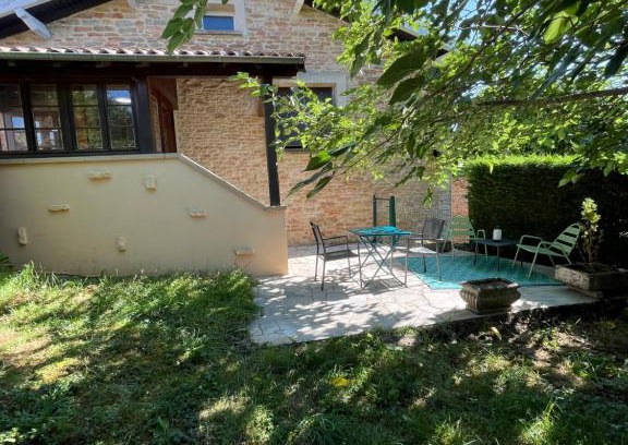 Solutre-Pouilly House | Charming Stay at Maison au Pied de la Roche - 8.4/10 Rated