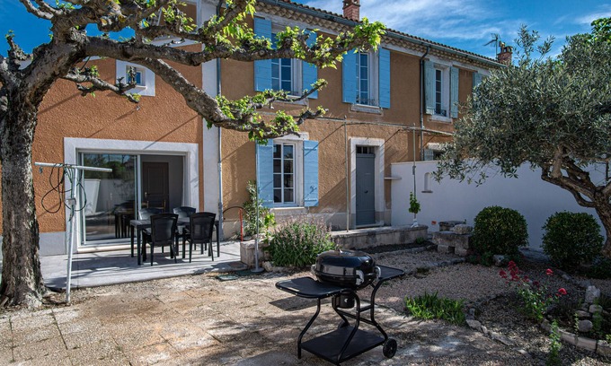 L'Isle-sur-la-Sorgue House | Charming Maison with Garden near Isle-sur-la-Sorgue City