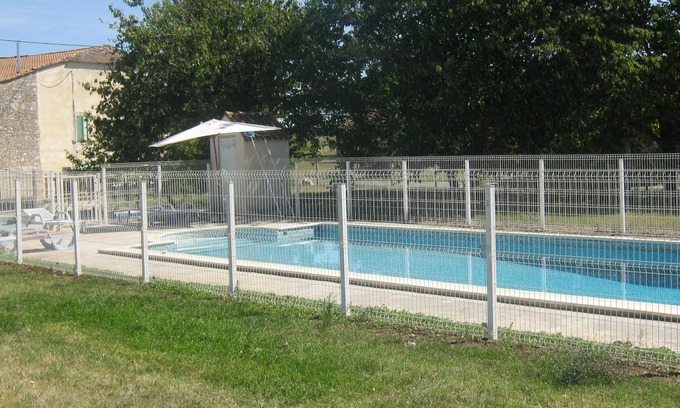 Serres-et-Montguyard House | Inviting Maison with Private Pool and Expansive Garden