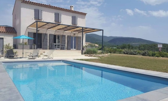 Cabrieres-dʼAigues House | Inviting Maison Avec Piscine with Luberon and Ste. Victoire Views