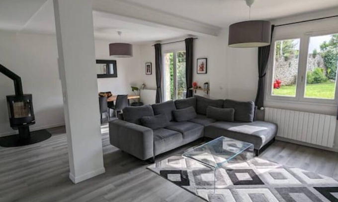 Noisy-le-Roi House | Relaxing Retreat with Hot Tub Near Paris & Versailles
