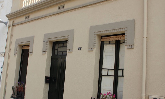 Portbou House | Cozy Maison Avec Jardin in Portbou with Spa & Breakfast