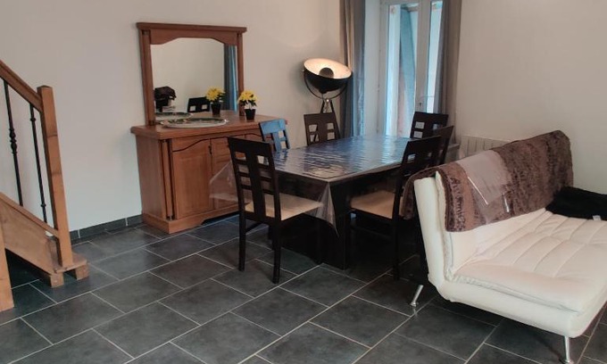 Corquilleroy Apartment | Family-Friendly Maison avec Jardin: Pet & Child Approved