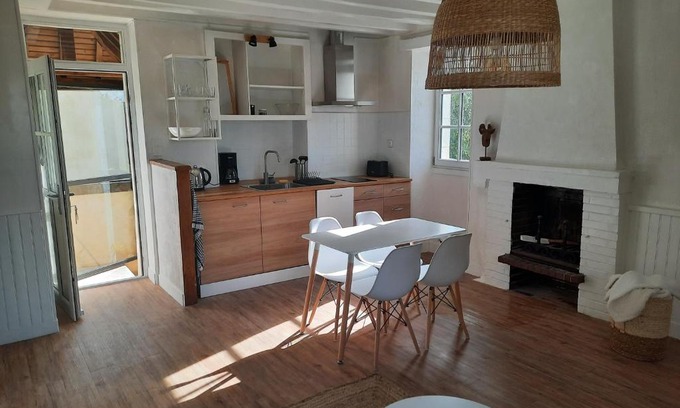 Cour-Maugis sur Huisne House | Charming Le Colombier: Garden Retreat in Percheron Village