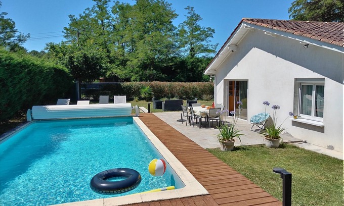 Saubion House | Idyllic Retreat with Pool and Garden Near the Ocean