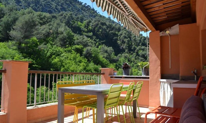 Les Moulins Apartment | Relaxing Maison avec piscine: Family-Friendly Retreat