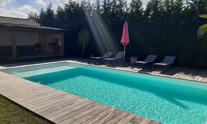 Tosse House | Family-Friendly Maison with Heated Pool Near the Beach