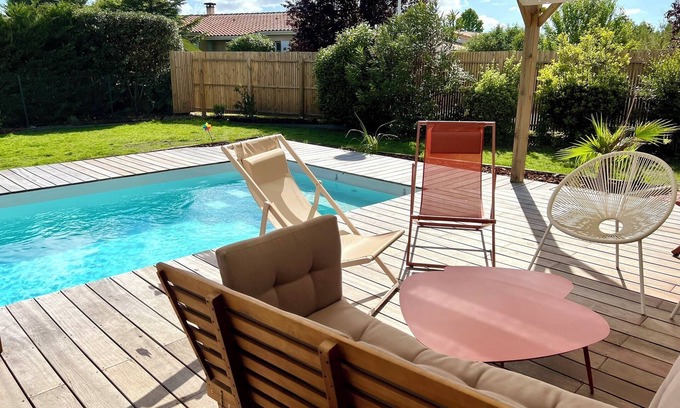 Biscarrosse Villa | Tranquil Stay at Maison Avec Piscine with Private Pool