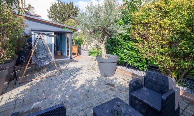 Louis Bertrand-Mirabeau-Semard House | Relax at Maison avec Spa & Private Pool in Paris
