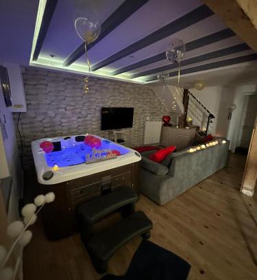 Maisdon-sur-Sevre House | Relaxing Maison avec Spa: Perfect for Families and Getaways