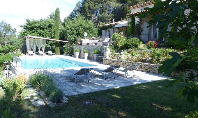 Menerbes House | Guest Rated 10/10: Maison Avec Vue with Pool & Kitchen