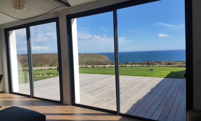 Plogoff House | Oceanfront Maison avec Vue Mer, Steps from Pointe du Raz!