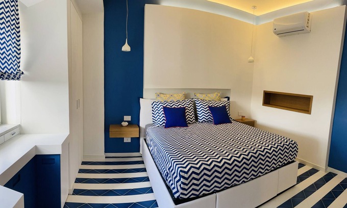 Sorrento Historic Centre Apartment | Top-Rated Maison B in Sorrento Center with Pool & Breakfast