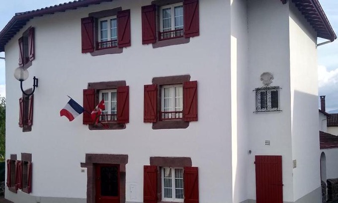 Ispoure Bed & Breakfast | Oceanfront Retreat at Maison Bidegain Berria - 9.4/10 Rated