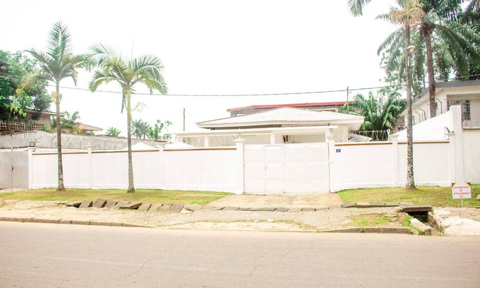 Douala Villa | Experience Ocean Views at Maison Blanche à Bonapriso