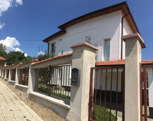 Dragoman House | Discover Maison Blanche Guest Rooms: Pet-Friendly Haven