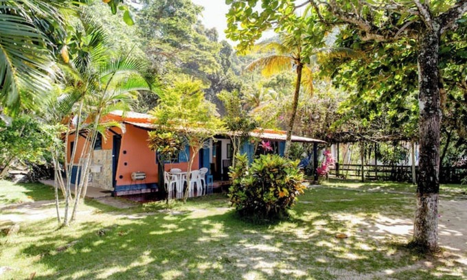 Mangaratiba House | Maison Bleue sur la Plage with Family & Pet-Friendly Spaces