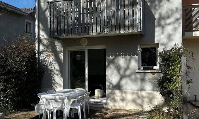 Soulac-sur-Mer House | Discover Maison Bord de mer: Pet-Friendly Oasis with Pool