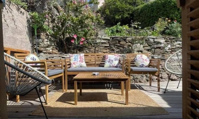 Albo House | Seaside Retreat: Maison Bord de Mer with Terrace & Kitchen
