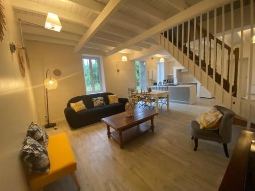 Neuvy House | Convenient Maison Bourbonnaise Near Moulins City Center