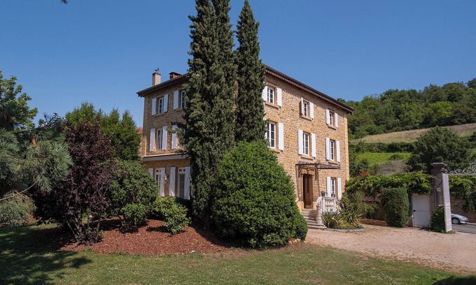 Chessy Villa | Maison Bourgeoise Cœur Village Pierres Dorées