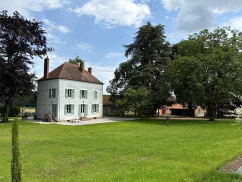 Jaligny-sur-Besbre House | Maison Bourgeoise de Charme avec Spa, Parc et Activités - FR-1-489-541