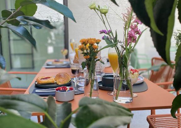Historical Center Bruges Bed & Breakfast | Experience Elegance at Maison Brunon: 4-Star Retreat