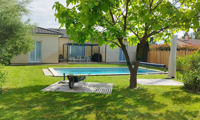Artigues-pres-Bordeaux House | Modern Maison Contemporaine with Pool & Family-Friendly Perks