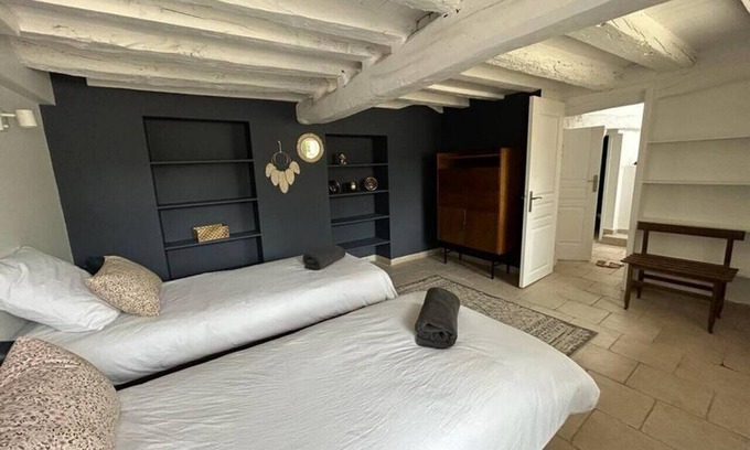 Vernon House | Relax at Maison Calme: 4 Bedrooms with Garden & Spa