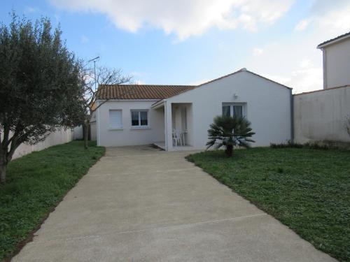 LʼAiguillon-sur-Mer House | Relaxing Maison Near Beach with Garden, Pet Friendly Stay