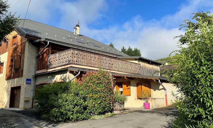 Gilly-sur-Isere House | Maison Campagne: Family-Friendly with Terrace & Garden Access