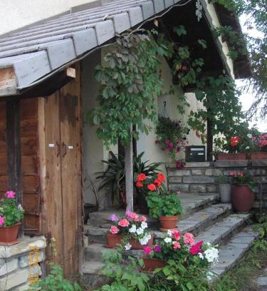 Saint-Leger-les-Melezes House | Maison charmante à Saint-Léger-les-Mélèzes avec jardin clôturé