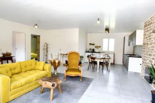 Fossemagne House | Cozy Maison with Garden, WiFi & Child-Friendly Amenities