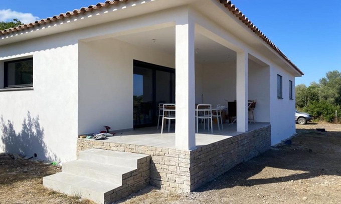 Serra-di-Fiumorbo House | Cozy 3-Bedroom Villa with Garden and WiFi in Serra Di Fiumorbo