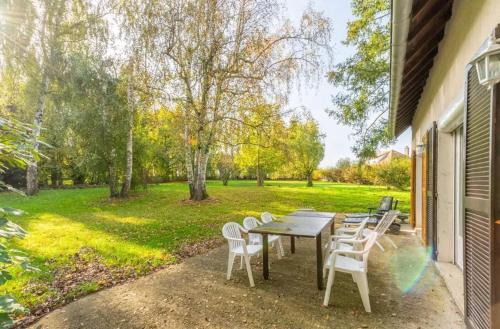 Saints House | Cozy 3-Bedroom Home with Garden & WiFi in Saints
