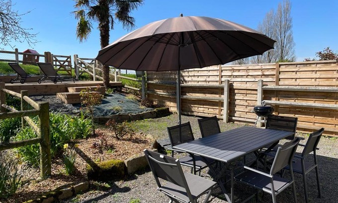 Avranches House | Cozy Maison with Terrace and Bay Views - Guest Rated 8.8